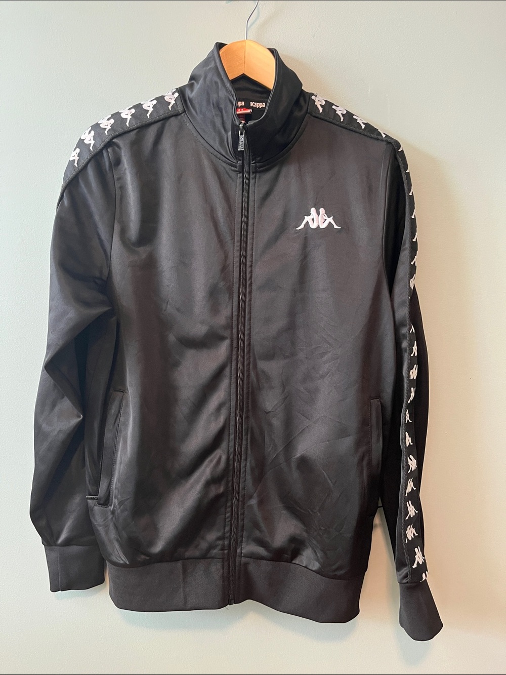 UNISEX KAPPA TRACK JACKET.   M
